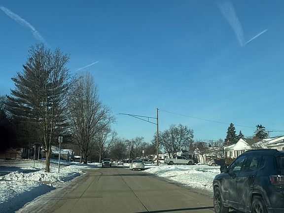 5th image of 24280 Chernick St