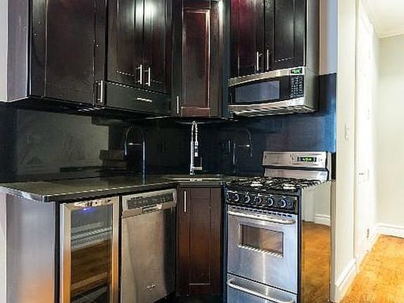 3rd image of 250 Mott St APT 13