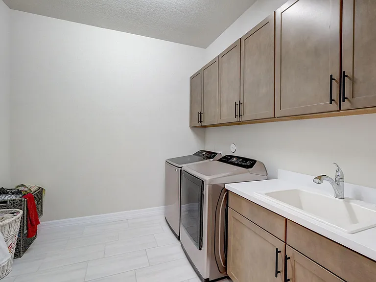 9234 Balsamo Dr — Photo 36