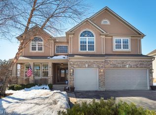 90 Glenbrook Cir, Gilberts, IL 60136