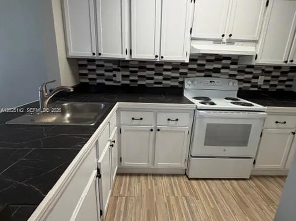 2570 W 67th Pl APT 21-2, Hialeah, FL 33016