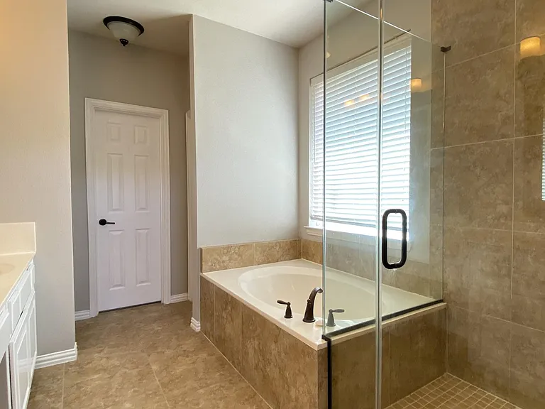 15861 Twin Cove Dr — Photo 5