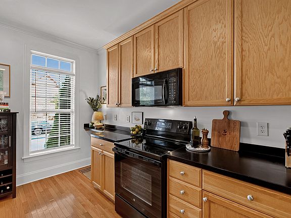 5th image of 673 Highpark Ln