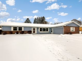 2607 Lauderdale Ct, McHenry, IL 60051