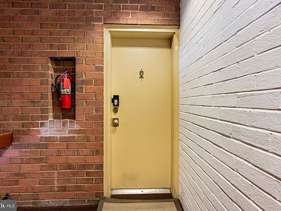 2nd image of 16 Cross Keys Rd #16E