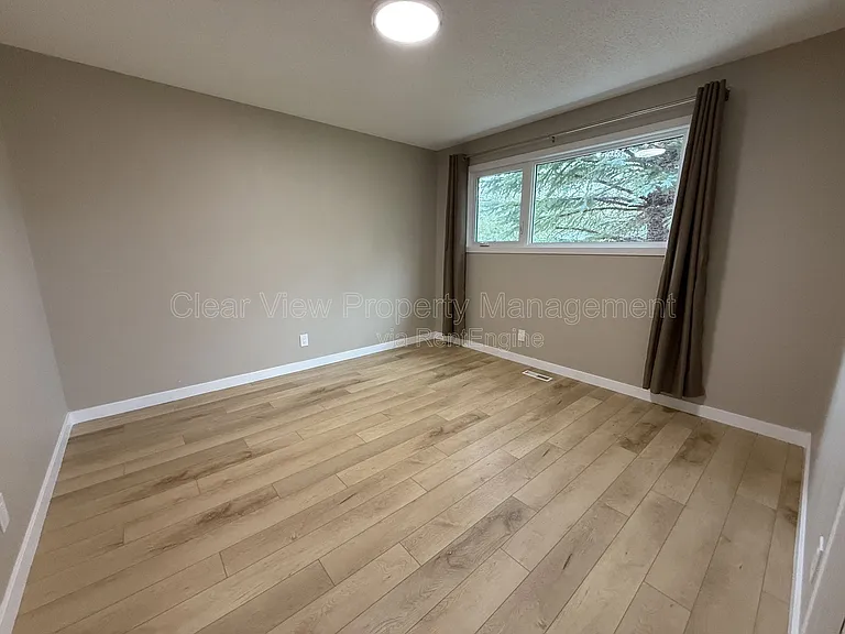 18 Trinity Pl W — Photo 20