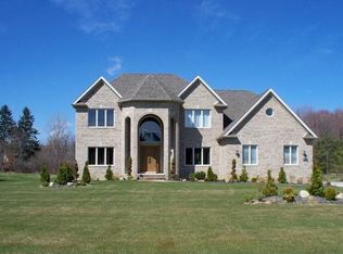 2147 Stone Ridge Dr, Hinckley, OH 44233