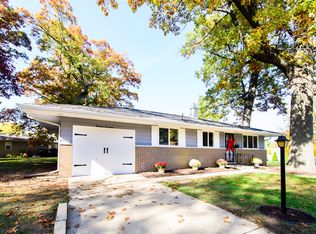 1417 Woodcrest Dr, South Bend, IN 46617