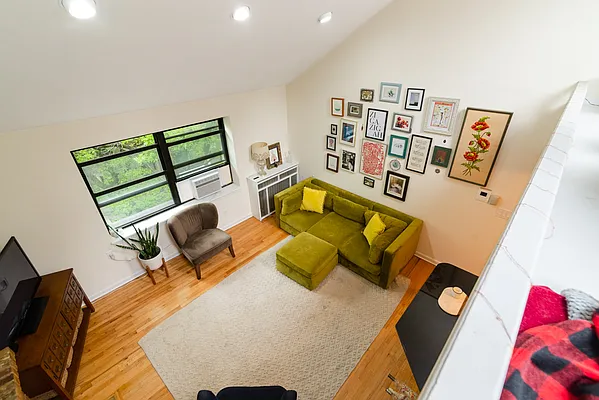 Rented by Coldwell Banker Warburg | media 16