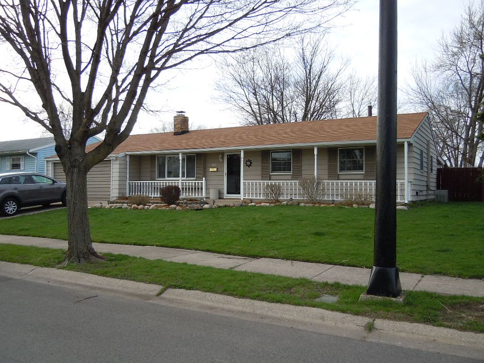 1st image of 810 W 11th St