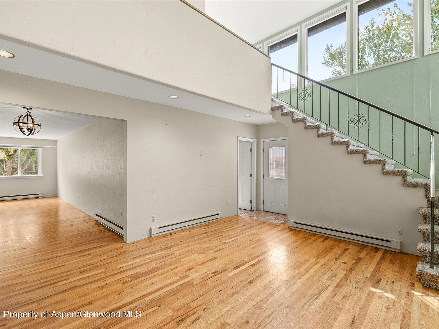 5 bed, 2432 sqft, $6,000 — Photo 4