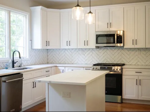 24 Devonshire Dr, Princeton, NJ 08540