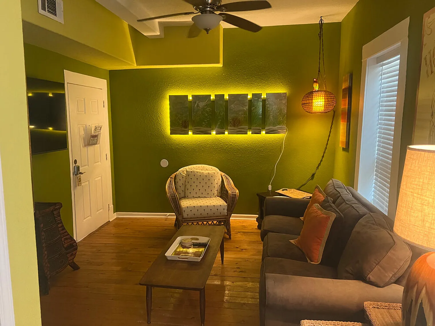 1 bed, 1.0 bath, 645 sqft, $2,448 — Photo 1