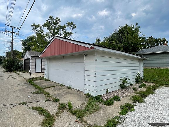 4th image of 5843 N 68th St