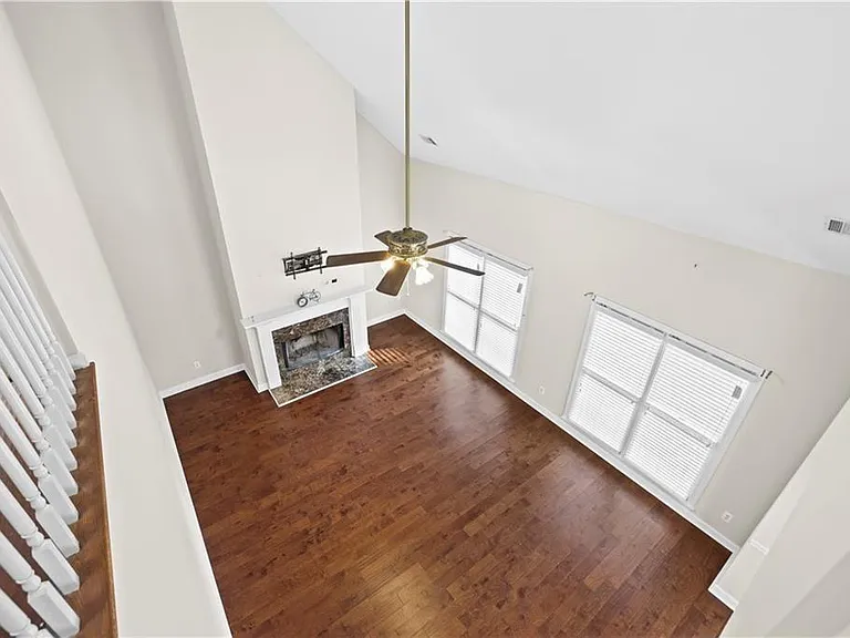 3010 Lakeside Ct — Photo 16