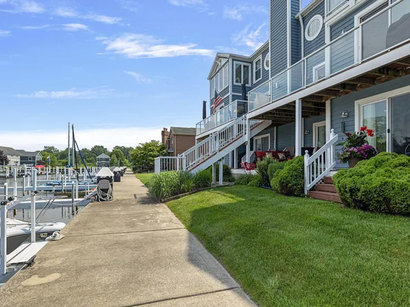 2337 S Pointe Way, Saint Joseph, MI 49085