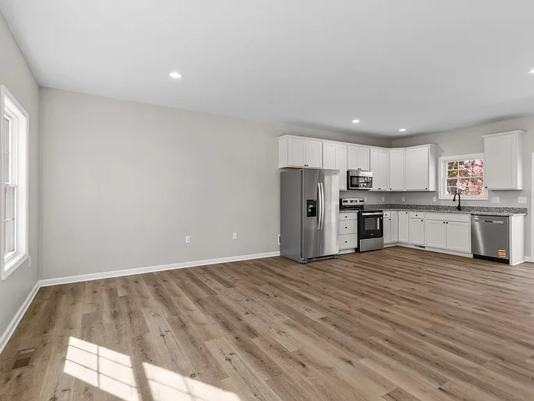 317 Ivanhoe Ave — Photo 8