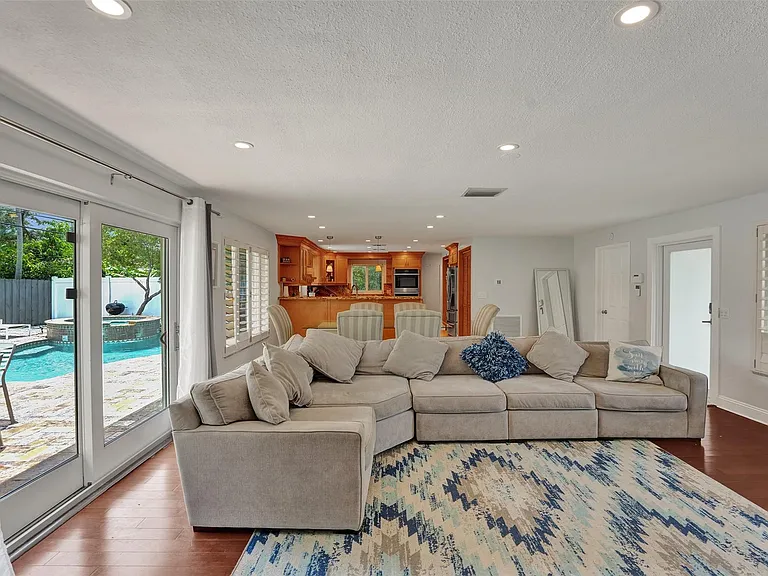 720 NW 29th Ct — Photo 3