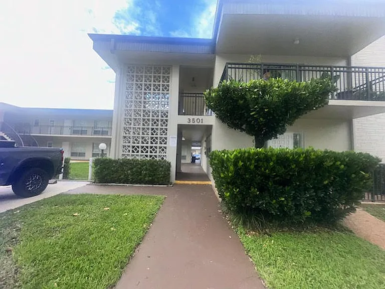 3501 Tyler St Hollywood, FL 33021 — Photo 2