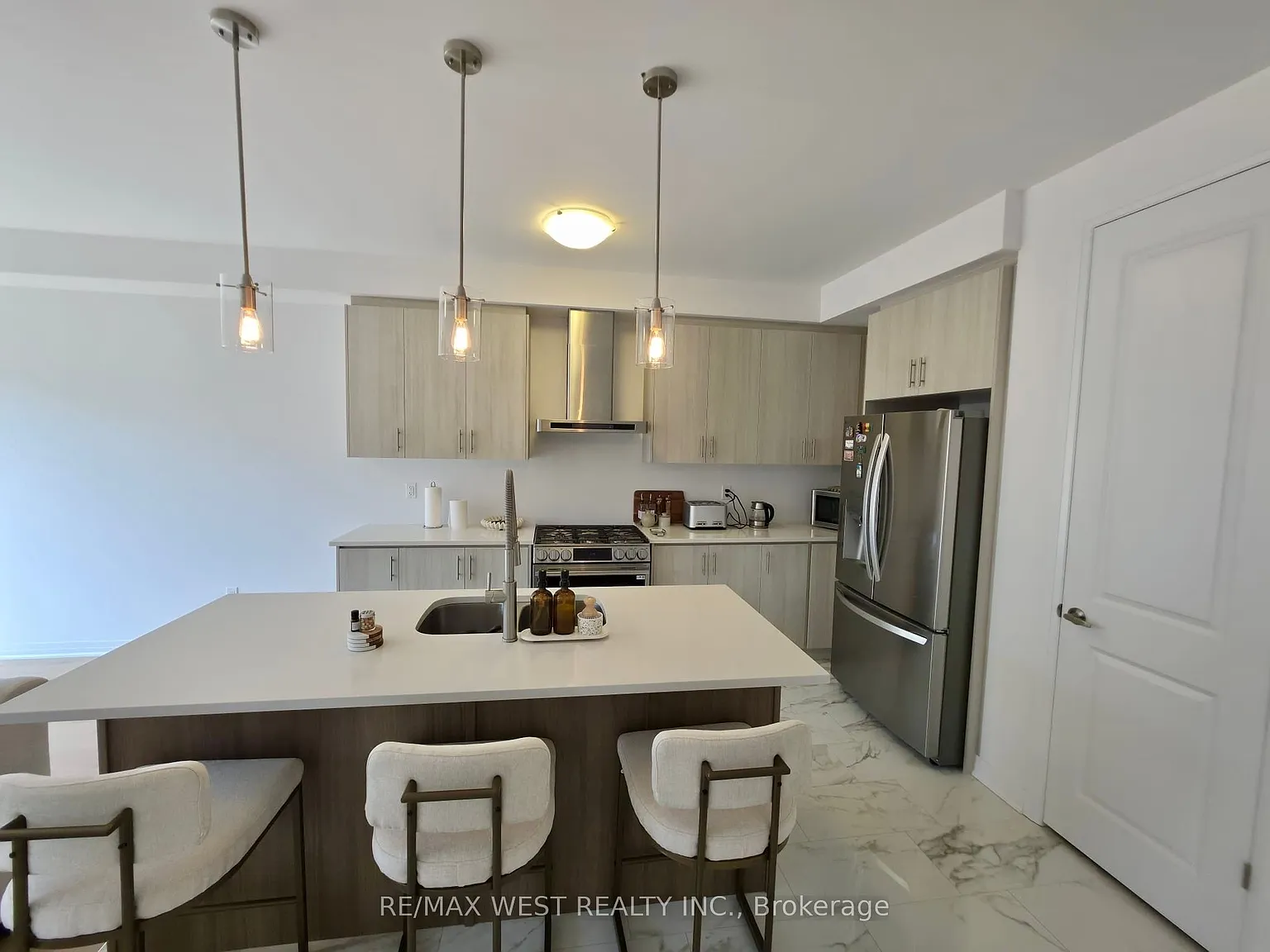 3 bed, $2,700 — Photo 4