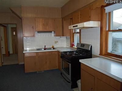 5th image of 2831 Vincent St