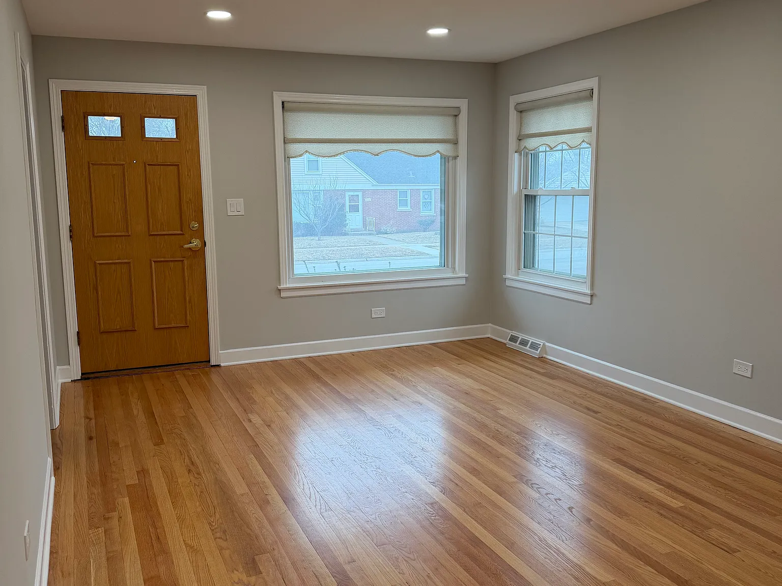 4614 Scott St — Photo 3