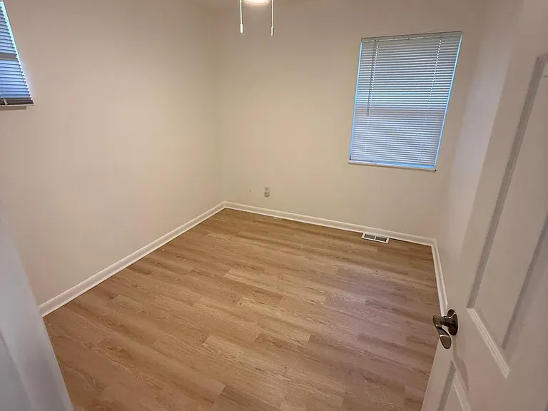 904 Ridge Dr — Photo 11