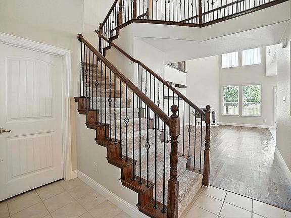 3rd image of 2404 Sabine Cir