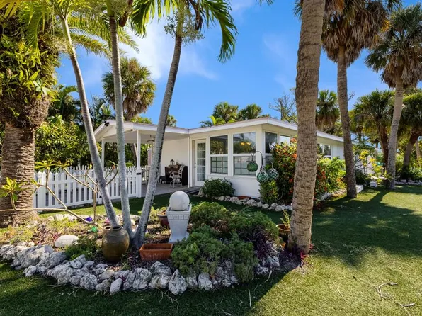 5801 Imperiore Ave, Holmes Beach, FL 34217