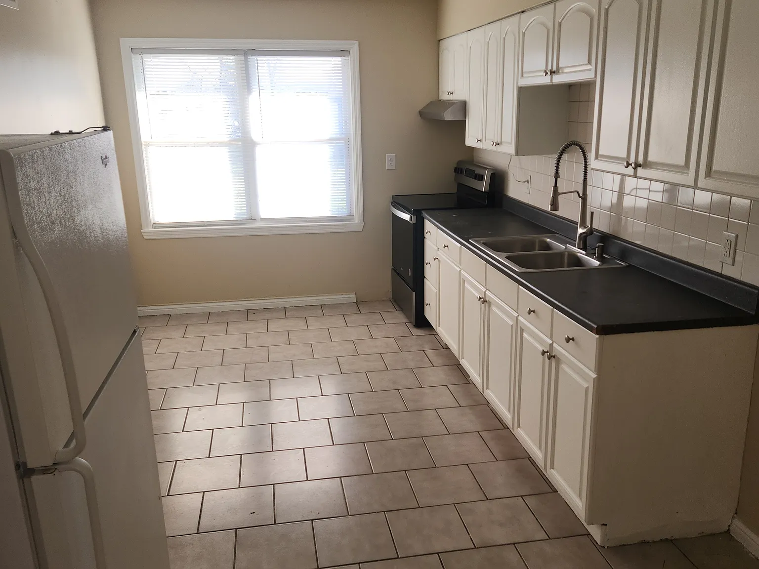 2216 Gerald Ct — Photo 4