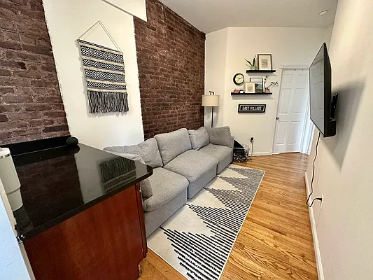 Rented by J PRESTON AND ASSOCIATES INC | media 19