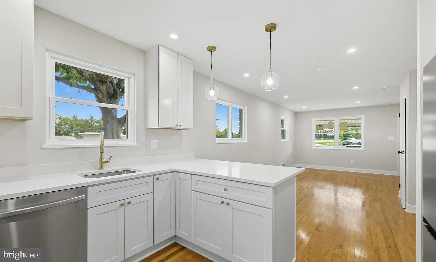 5 bed, 2.0 bath, 1808 sqft, $6,000 — Photo 4