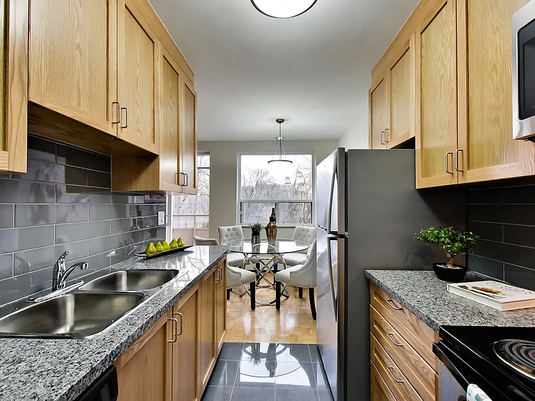 42 Glen Elm Ave #206 — Photo 22