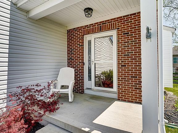 4th image of 714 Haybrooke Dr