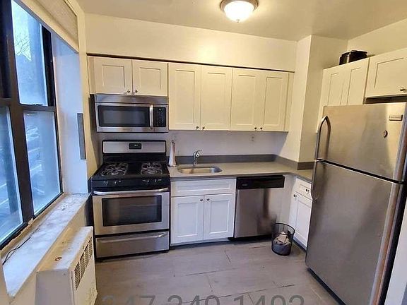 3rd image of 1023 Carroll St #2V
