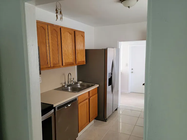 801 Carver St — Photo 8