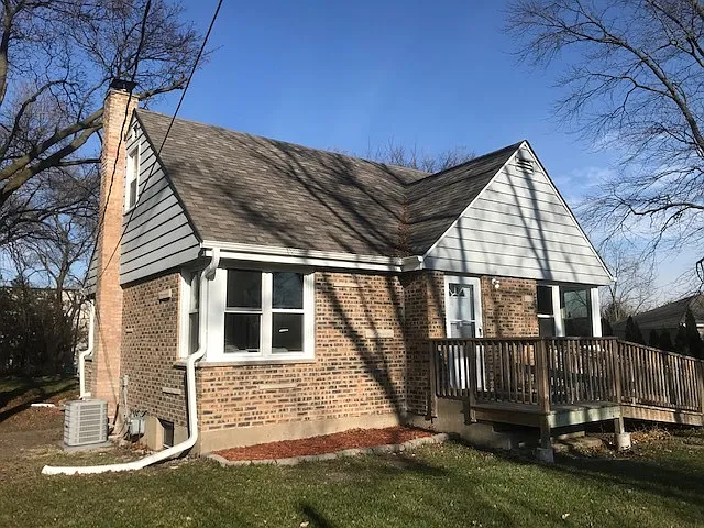 17W488 Hawthorne Ave photo 1
