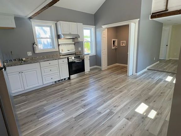 4th image of 25 Chapel St Unit 1