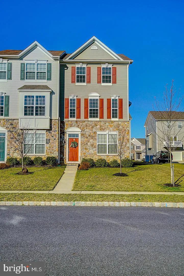 3 bed, 2.5 bath, 1916 sqft, $3,100 — Photo 1
