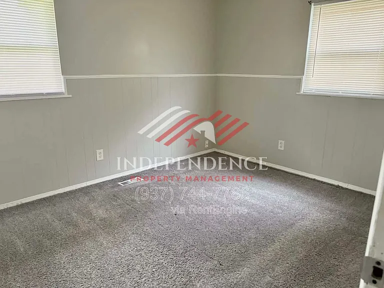 136 Rogers Dr — Photo 8