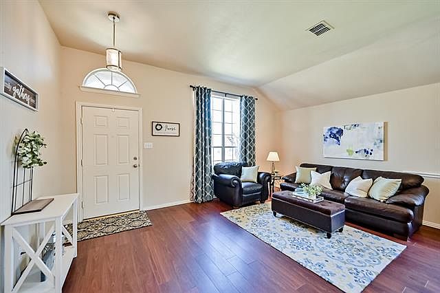 1st image of 804 Dover Park Trl