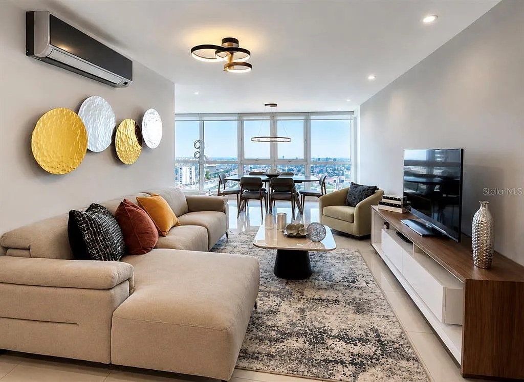 2 bed, 2.0 bath, 1200 sqft, $4,500 — Photo 2