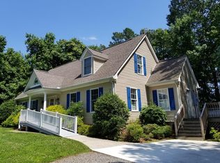 564 Greenfield Point Dr, Reedville, VA 22539