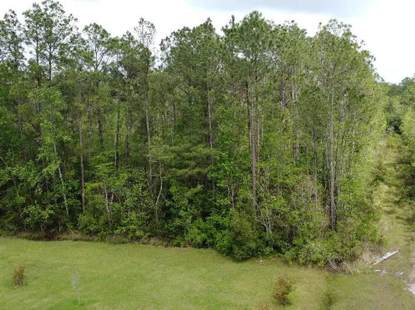 Floral St, Moss Point, MS 39562