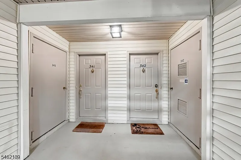1 bed, 1.0 bath, $2,375 — Photo 2