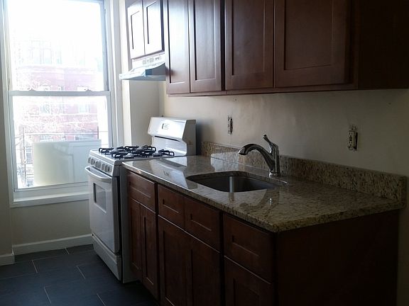 3rd image of 564 Halsey St #2