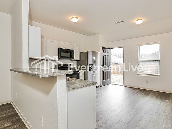 5th image of 1085 Rockwell Dr
