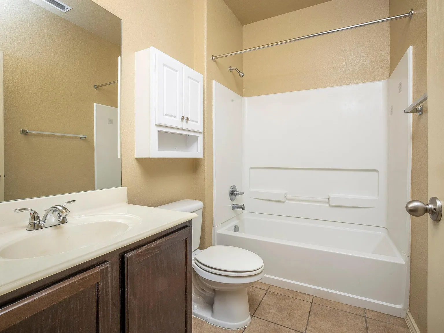 3 bed, 1695 sqft, $1,775 — Photo 3