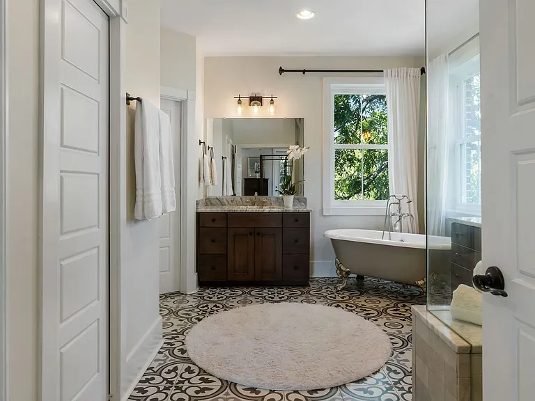 2112 Parkway Dr — Photo 17