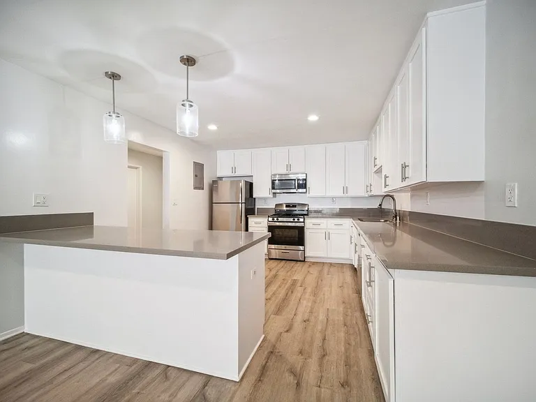 170 North Crescent Street — Photo 17